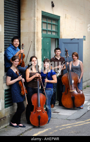 Parte del National Youth Orchestra tra prove nella fase porta del bagno FORUM REGNO UNITO Foto Stock