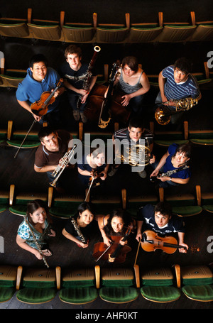 Parte del National Youth Orchestra tra PROVE IN VASCA DA BAGNO FORUM REGNO UNITO Foto Stock