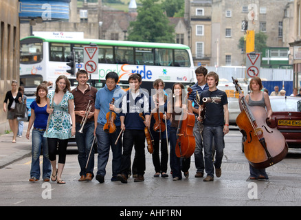 Parte del National Youth Orchestra tra PROVE IN VASCA DA BAGNO FORUM REGNO UNITO Foto Stock