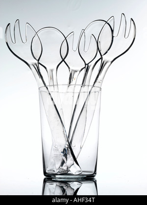 In plastica trasparente che servono utensili Foto Stock