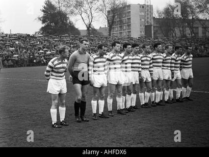 Calcio, Bundesliga, 1964/1965, Glueckaufkampfbahn a Gelsenkirchen, FC Schalke 04 versus Meidericher SV 1:2, team fotografia, colpo di Meidericher SV, f.l.t.r. Ludwig Nolden, Manfred Manglitz, Dieter Danzberg, Raoul Tagliari, Hartmut Heidemann, Ruediger Foto Stock