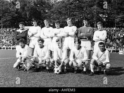 Calcio internazionale junior torneo di classe 1965, Roter Stern Belgrado contro FC Burnley 2:2, Jahn Stadium di Marl, team fotografia, shot del team Burnley Foto Stock