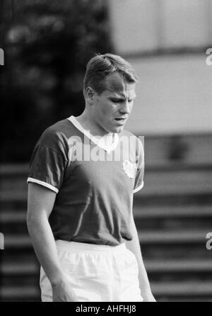 Calcio, Regionalliga, 1965/1966, promozione match per la Bundesliga 1966/1967, Fortuna Duesseldorf versus Kickers Offenbach 2:0, Rhein Stadium di Duesseldorf, giocatore di football, Juergen Neudorf (Offenbach) Foto Stock