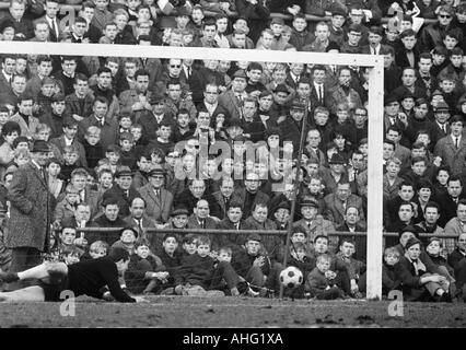 Calcio, Bundesliga, 1966/1967, Boekelberg Stadium di Moenchengladbach, Borussia Moenchengladbach contro FC Bayern Monaco 1:2, scena del match, obiettivo di Monaco di Baviera, custode Volker Danner (MG) è chanceless Foto Stock