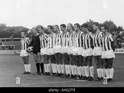 Calcio, Regionalliga Ovest, 1967/1968, Niederrhein Stadium di Oberhausen, Rot-Weiss Oberhausen versus Arminia Bielefeld 2:2, team fotografia, colpo di Bielefeld team, f.l.t.r. Bernd Kirchner, Gerd Siese, Werner Ruchel, Norbert Leopoldseder, Georg Stue Foto Stock