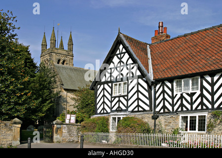 Helmsley North Yorkshire UK 15c Casa Canonica e la Chiesa Parrocchiale Foto Stock