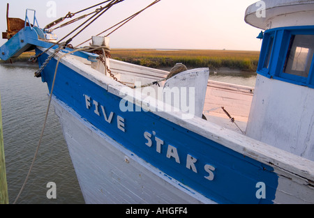 Pesca commerciale di gamberi attraccata alla Gay Fish Company di Beaufort, South Carolina, USA. Foto Stock