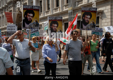 Manifestazione a Londra di circa centomila persone che protestano attacco israeliano sul Libano il 5 agosto 2006. Foto Stock