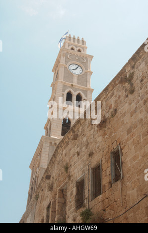 Israele acro la torre dell orologio e pareti del vecchio ostello Khan el Omdan come visto da fuori del cortile Giugno 2006 Foto Stock