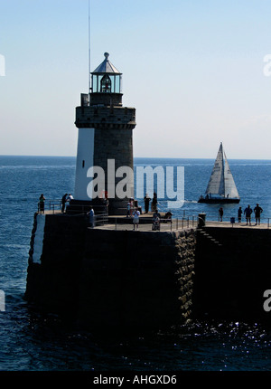 Bocca di porto a St Peter Port Guernsey nelle isole del Canale John Robertson 2005 Foto Stock