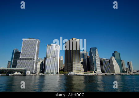 Vista dei grattacieli del quartiere finanziario di tutto il fiume Hudson, New York City, Stati Uniti d'America Foto Stock