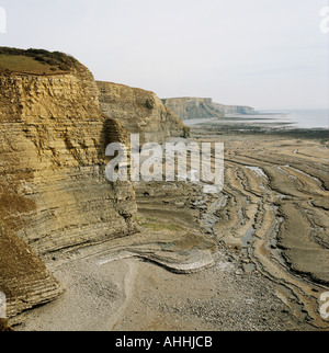 Erosione delle scogliere lungo South Wales coast UK vista aerea Foto Stock