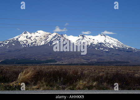 Vista del Monte Ruapehu dal grande deserto road, Isola del nord della Nuova Zelanda Foto Stock