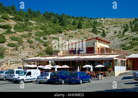 RISTORANTE CHALET REYNARD SULLA STRADA DEL MONTE MONT VENTOUX VAUCLUSE PROVENCE FRANCE EUROPE Foto Stock