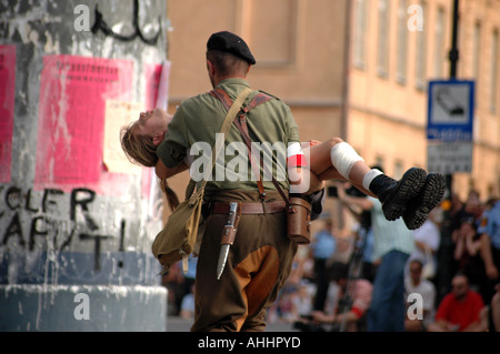 La rievocazione storica della Insurrezione di Varsavia nel 1944 durante la II Guerra Mondiale Foto Stock