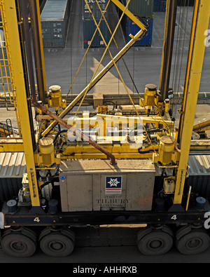 Spedizioni e logistica "straddle carrier close-up Foto Stock