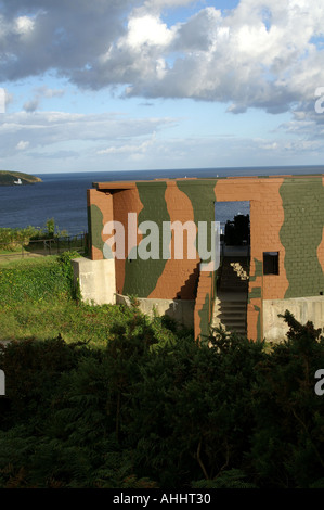 La seconda guerra mondiale le postazioni di pistola a Pendennis Point Carrick strade vicino a Falmouth in Cornovaglia Foto Stock