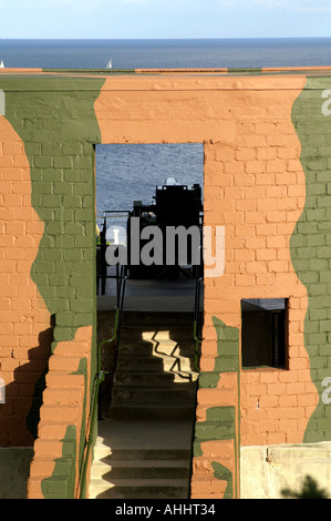 La seconda guerra mondiale le postazioni di pistola a Pendennis Point Carrick strade vicino a Falmouth in Cornovaglia Foto Stock