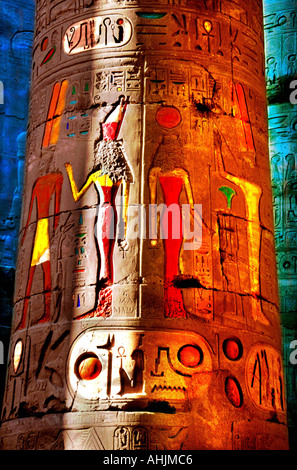 Una colonna di arte nelle antiche Egyptain Tempio di Karnak Foto Stock