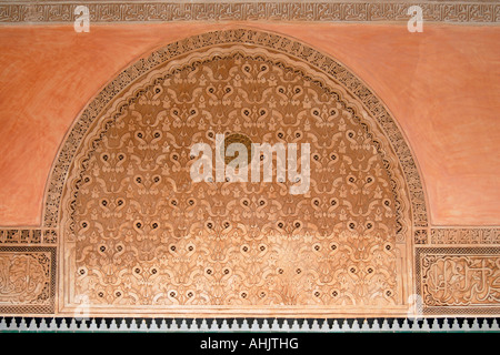 Facciata ornata di Ali ben Youssef (Bin Yousuf) Medersa in Marrakech (Marrakech), Marocco Foto Stock