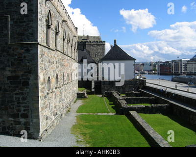 Il castello di Bergen Bergenhus e la torre rosenkrantz a Bergen, Norvegia, risalgono al 1270 s Foto Stock