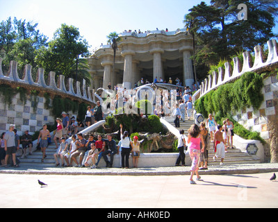 Antoni Gaudís landscape park Parc Güell a Barcellona Spagna Foto Stock