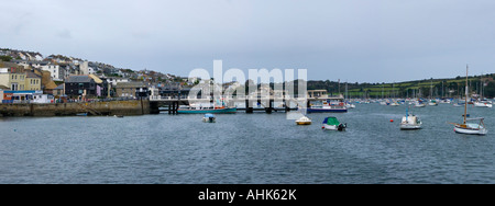 Vista panoramica di Falmouth Harbour e il Principe di Galles Pier Foto Stock