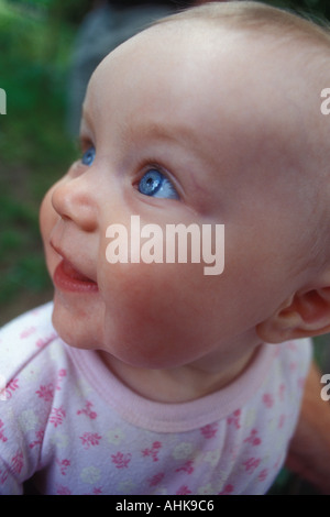 Anno di età Baby ragazza sorridente Foto Stock