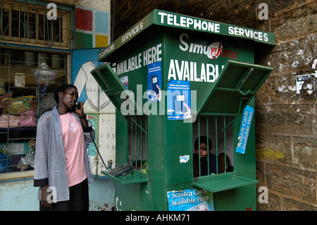 Africa Kenya Tanzania frontiera telefono di confine Foto Stock