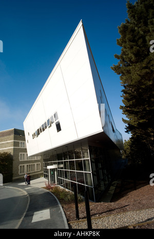 Il Centro per la visualizzazione, matematica e il dipartimento di Fisica Università di Aberystwyth, esterna; nuovo edificio del campus Foto Stock