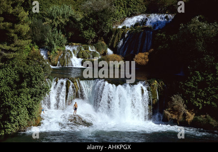 HRV Kroatien Krka Krka Wasserfaelle Einheimische Croazia Cascate di Cherca nativi cascate Foto Stock