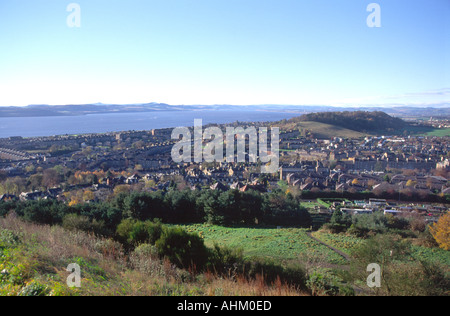 Vista su Dundee da Dundee Law Scozia Scotland Foto Stock