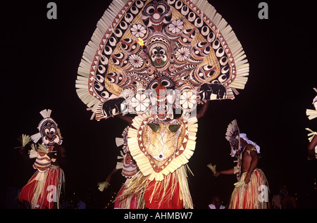 PADAYANI una danza formare RELATIVE A THEYYAM KERALA Foto Stock