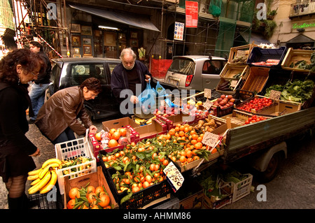 Fruttivendolo Quartiere Spagnoli Quartiere Spagnolo Toledo Napoli Campania Italia Foto Stock