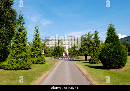 Giardini Alexandra un pubblico parco urbano in Cardiff City Centre South Wales UK guardando verso Welsh Assembly Government Uffici Foto Stock