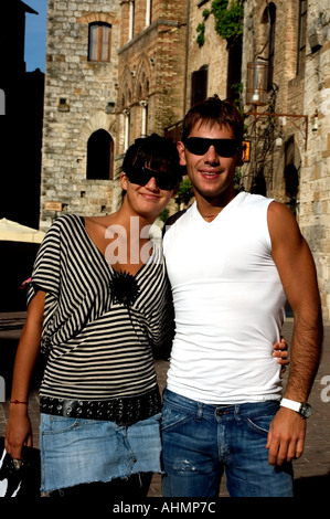 Toscana Italia Italiano San Gimignano amore giovani uomo donna moda Foto Stock