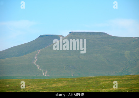 Pen y la ventola e il mais Du dalla ventola Lila nel Parco Nazionale di Brecon Beacons Powys South Wales UK Foto Stock