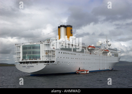 Nave da crociera Costa Allegra che sono ancorate al largo di Kirkwall nelle Orcadi Foto Stock