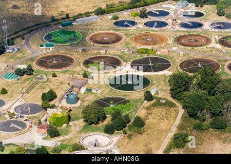 Vista aerea di un impianto di trattamento delle acque reflue impianto di filtrazione. Christchurch, Dorset, Regno Unito. Foto Stock