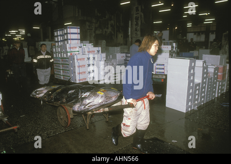 Asta del tonno Tokyo Mercato del Pesce Foto Stock