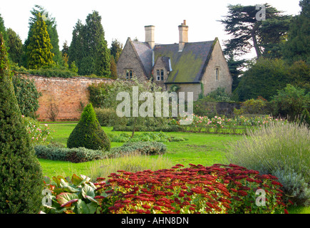 Un cottage in motivi di Newstead Abbey, Nottinghamshire REGNO UNITO Foto Stock