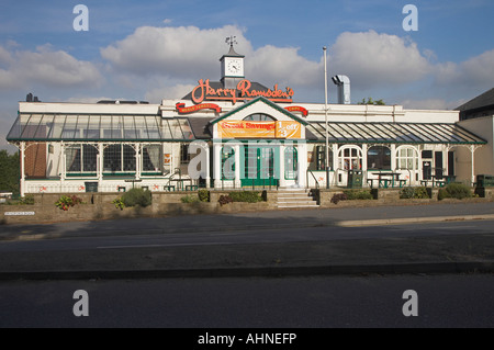 Originale di Harry Ramsdens pesce e chip il negozio e il ristorante, Guseley. Negozio di prese di ingresso in un formato orizzontale. Foto Stock