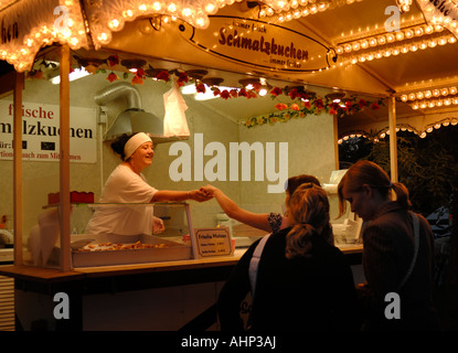 Dettagli di una fiera presso il villaggio di Wieck vicino a Greifswald in Germania settentrionale durante l'annuale festival di adesivo telato Foto Stock