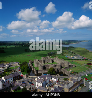 Beaumaris Castle Anglesey nel Galles vista aerea Foto Stock