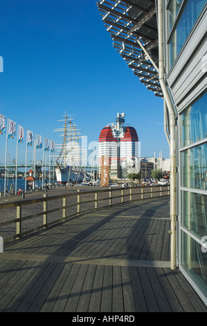 Lookout Uitken noto come il rossetto e opera house finestre di vetro a Göteborg il porto di Goteborg Svezia UE Europa Foto Stock