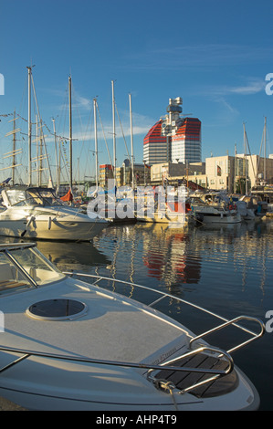 Lookout Uitken noto come il rossetto e varie barche e yacht di Göteborg del porto di Goteborg Svezia UE Europa Foto Stock