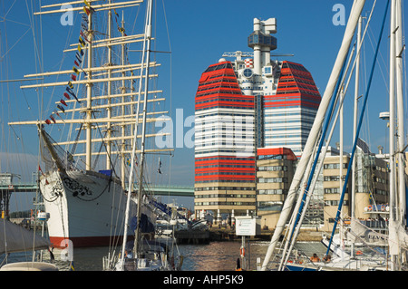 Lookout Uitken noto come il rossetto e varie barche e yacht di Göteborg del porto di Goteborg Svezia UE Europa Foto Stock