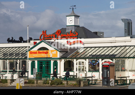 Originale di Harry Ramsdens pesce e chip il negozio e il ristorante, Guseley. Negozio di prese di ingresso in un formato orizzontale. Foto Stock