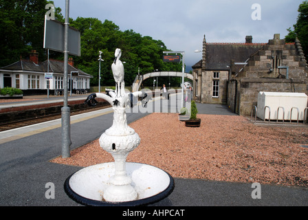 Fontana a stazione ferroviaria, Pitlochry, Scozia Foto Stock