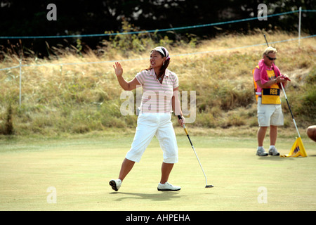 Christina Kim celebra un aquila al settimo foro al Royal Lytham durante i giorni finali giocare al Womens British Open nel 2006. Foto Stock